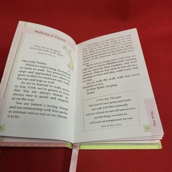 Becoming A Woman of Worth Prayer Book by Karen Moore 2007 - Picture 9 of 14
